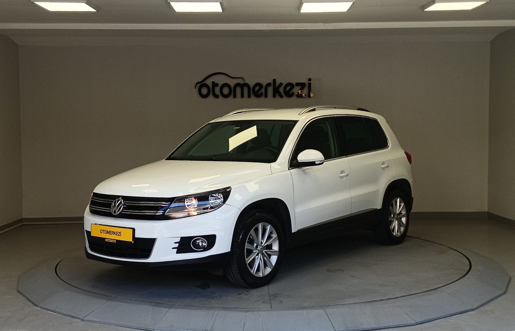 VOLKSWAGEN TIGUAN 1